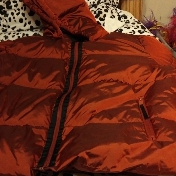 I am selling a puffer coat - Picture 4 of 6